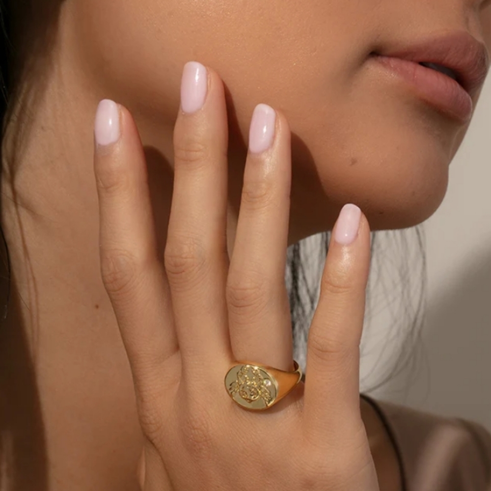 UNCOMMON JAMES Gold Zodiak Leo Ring